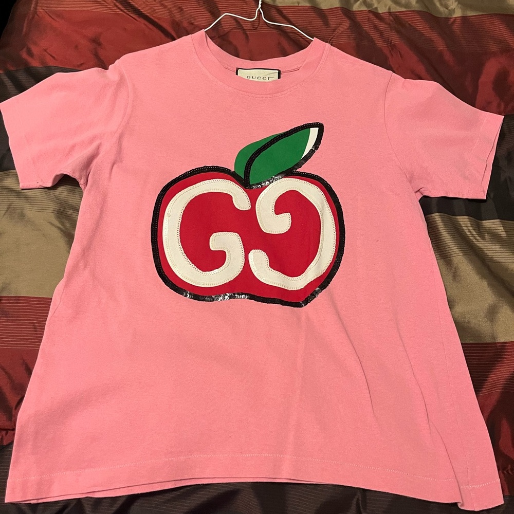 Pink cherry gucci shirt size M.Authentic.great condition worn 1X